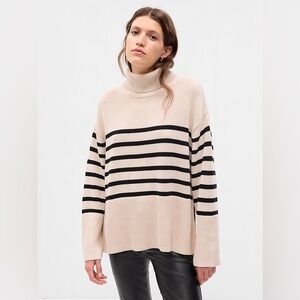 Gap 24/7 Split-Hem Turtlneck Sweater in Stripe